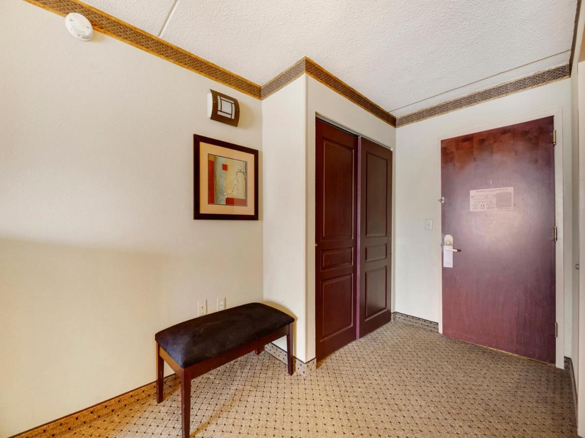 Oyo Hotel East Hanover Nj-10 エクステリア 写真
