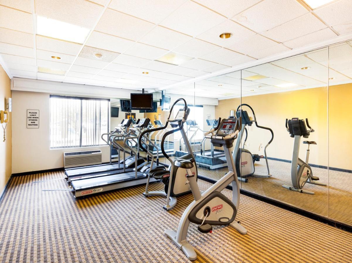 Oyo Hotel East Hanover Nj-10 エクステリア 写真