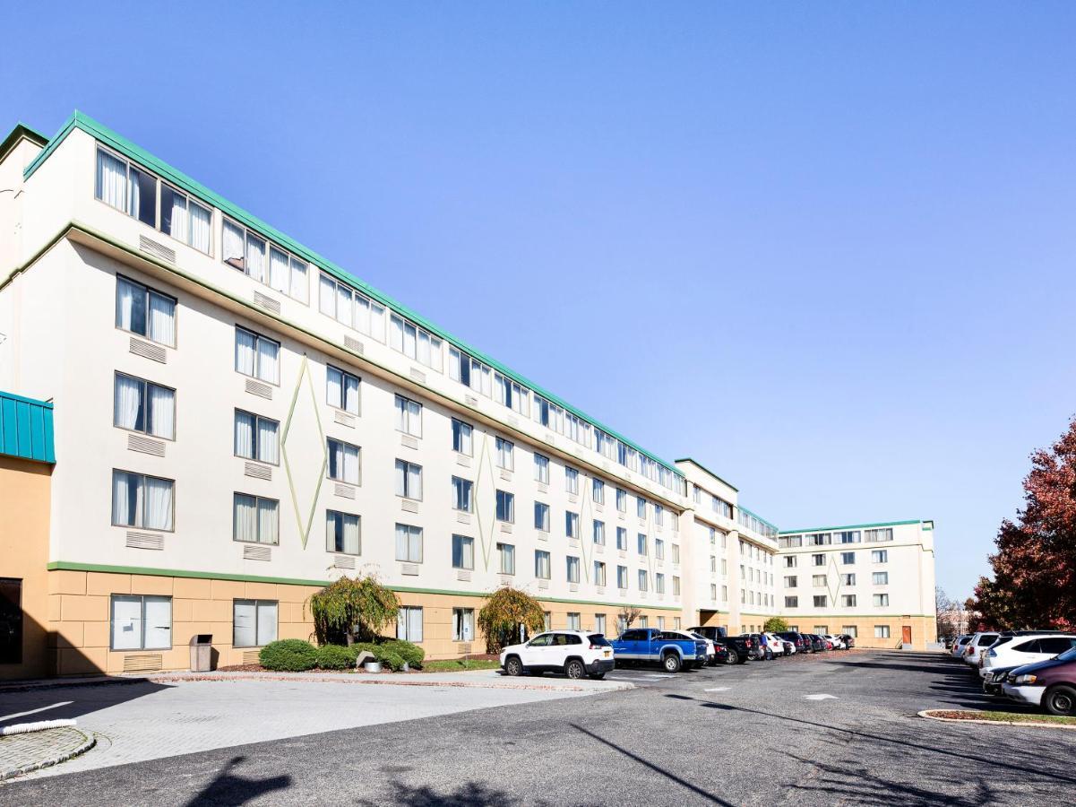 Oyo Hotel East Hanover Nj-10 エクステリア 写真