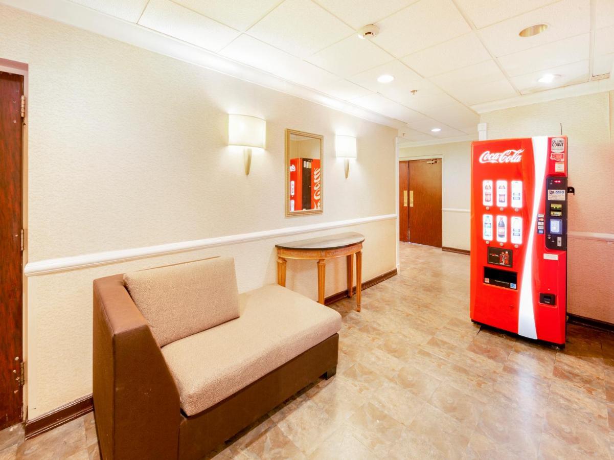 Oyo Hotel East Hanover Nj-10 エクステリア 写真