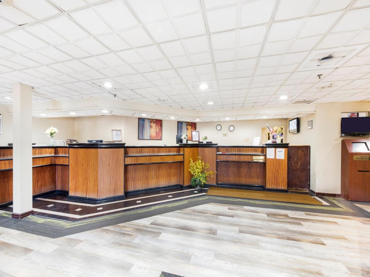 Oyo Hotel East Hanover Nj-10 エクステリア 写真
