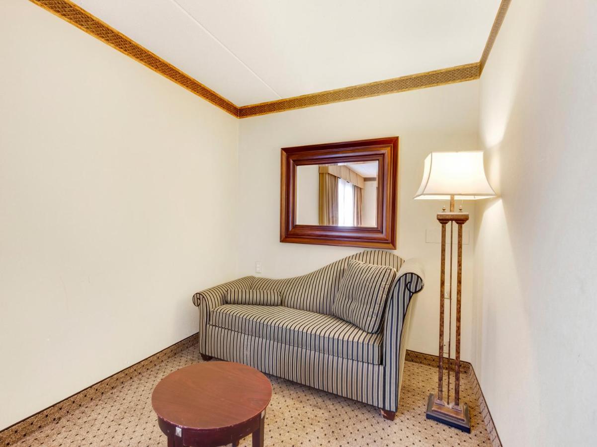 Oyo Hotel East Hanover Nj-10 エクステリア 写真