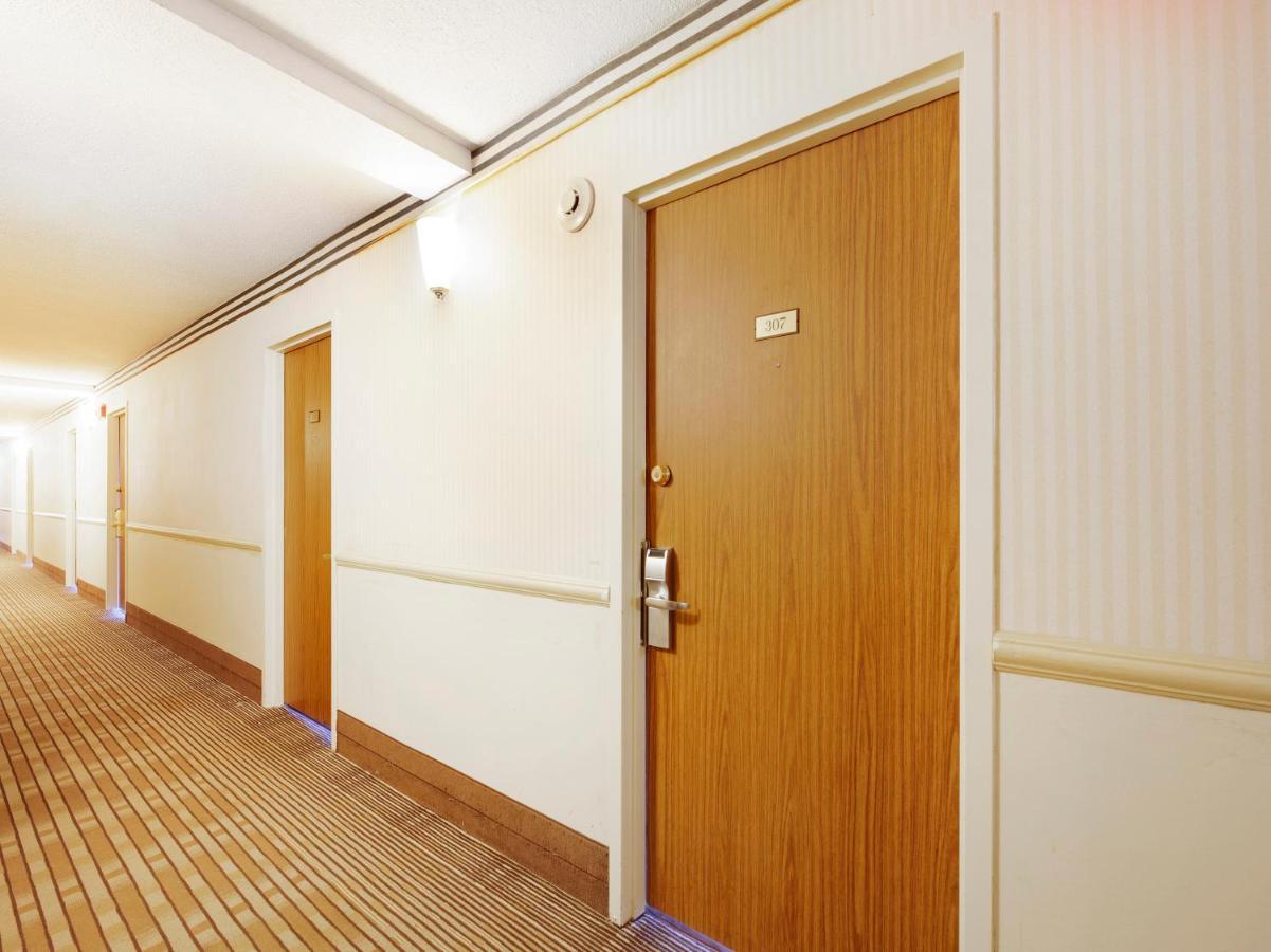 Oyo Hotel East Hanover Nj-10 エクステリア 写真