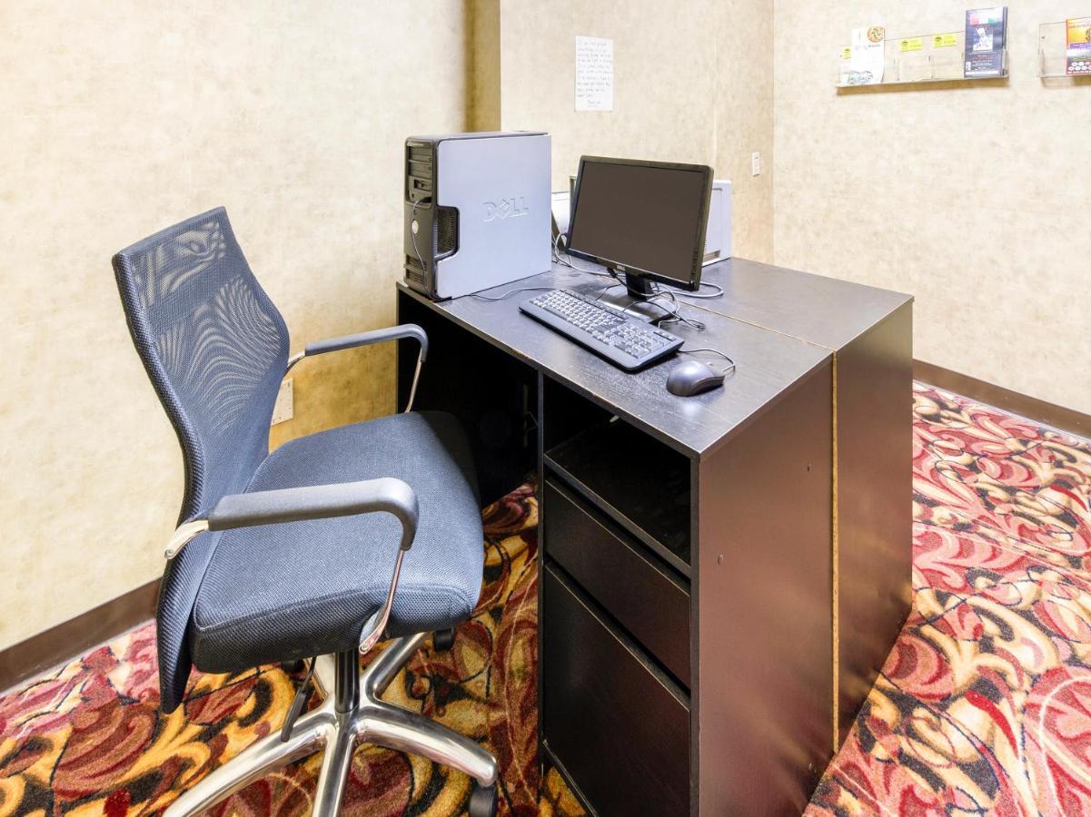 Oyo Hotel East Hanover Nj-10 エクステリア 写真