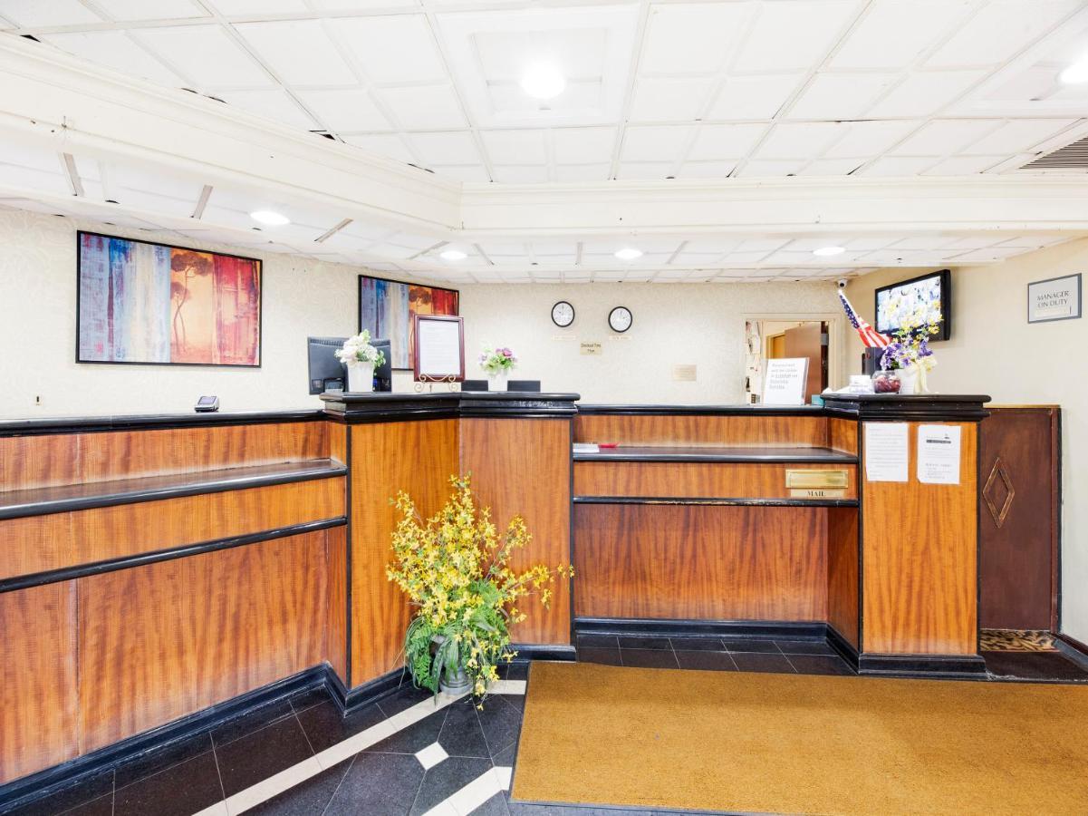 Oyo Hotel East Hanover Nj-10 エクステリア 写真