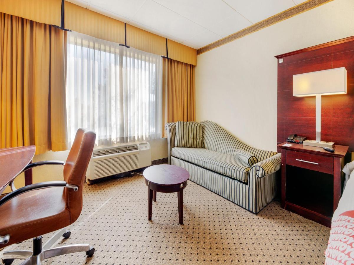 Oyo Hotel East Hanover Nj-10 エクステリア 写真